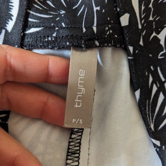 Bought at Thyme maternity pants xxs and XS - Picture 4 of 13